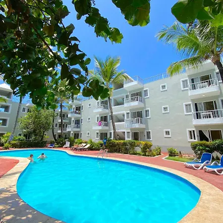 Relax Studios Deluxe Tropical Wifi Pool Parking